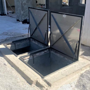 מכסה נירוסטה לחדר מכונות - גודל 110×110 ס״מ (נירוסטה 304)