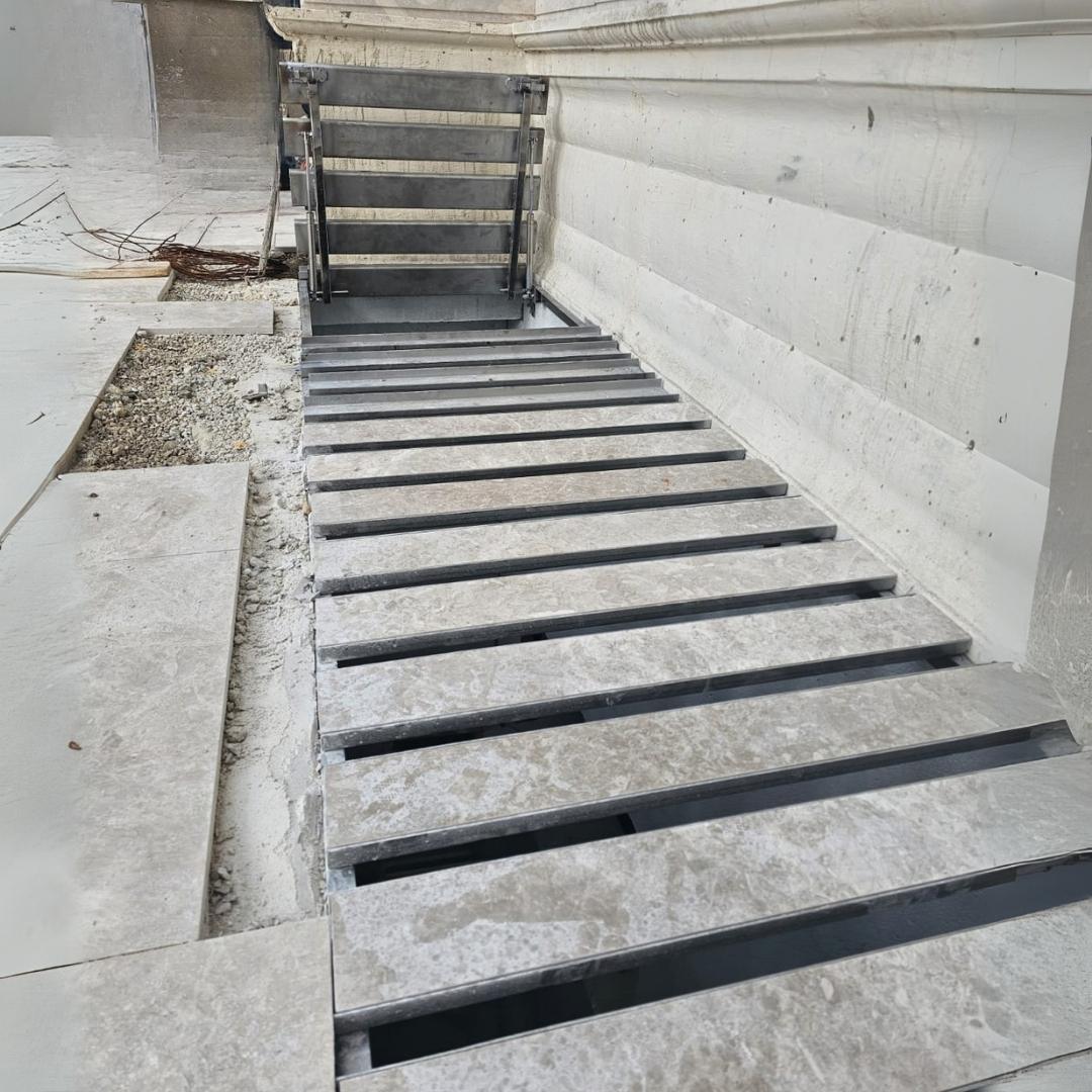 מערכת חיפוי חצר אנגלית מנירוסטה מערכת חיפוי חצר אנגלית מנירוסטה