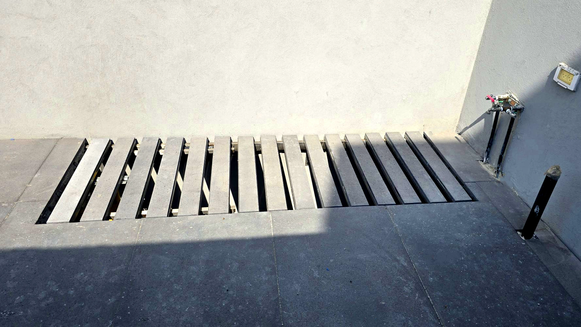 ביג פיקס -BIG FIX – חיפוי חצר אנגלית ביג פיקס -BIG FIX - חיפוי חצר אנגלית