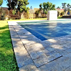 מערכת חיפוי תא גלילה לבריכה